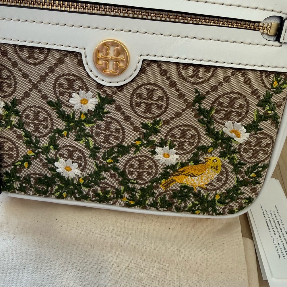 (NWT) Tory Burch T Monogram Leather Camera Bag/Crossbody Bag - Picture 7 of 8